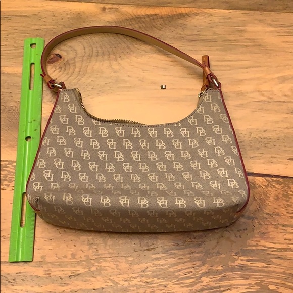 Signature small Dooney and Bourke bag - Picture 7 of 7